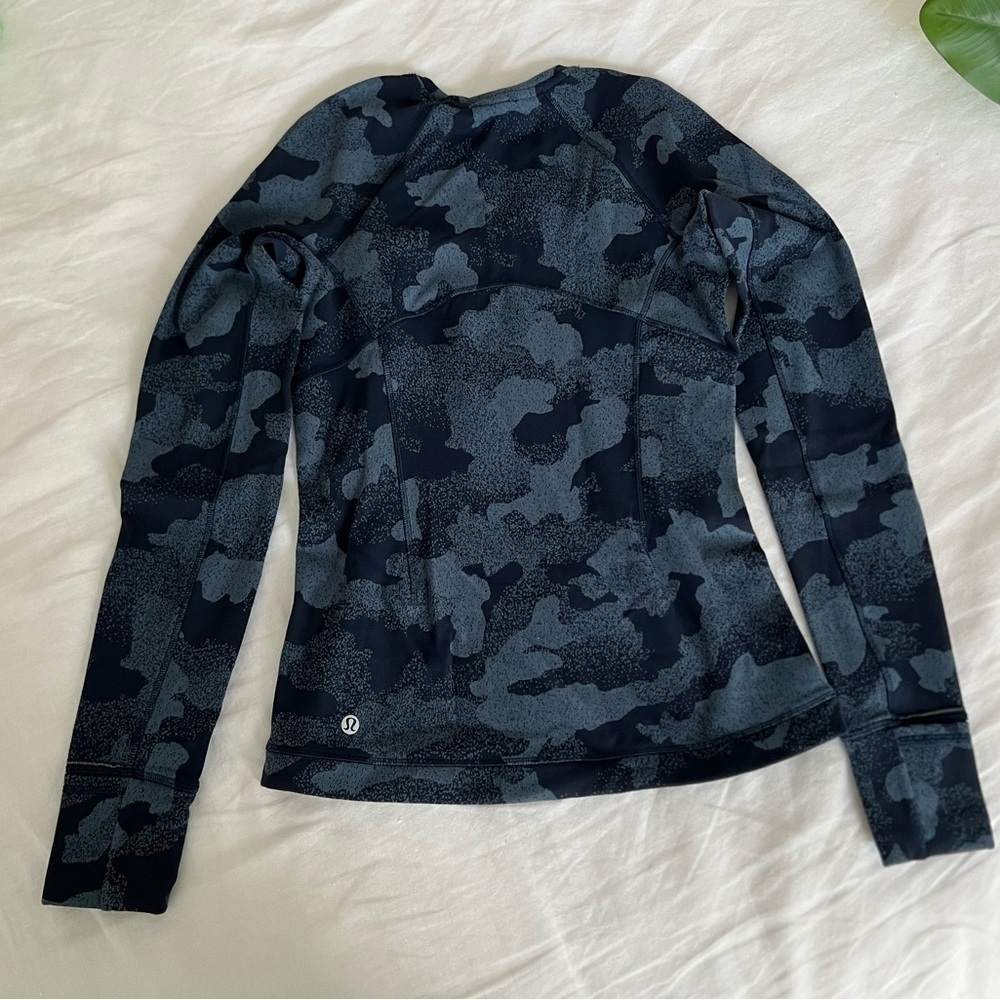 Lululemon Women's Blue/Black Camo Long Sleeve Rulu Run Top Size 4 - Picture 2 of 5